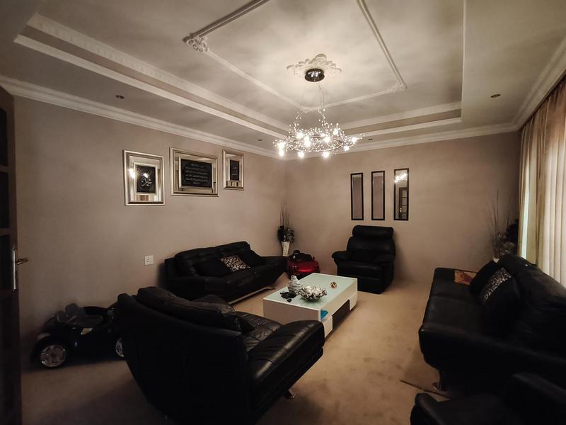 7 Bedroom Property for Sale in Southernwood Eastern Cape
